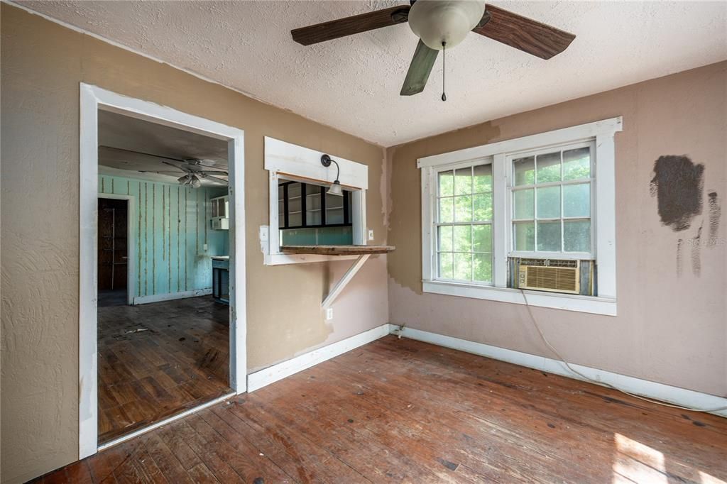 Active With Contract: $199,900 (3 beds, 1 baths, 1519 Square Feet)