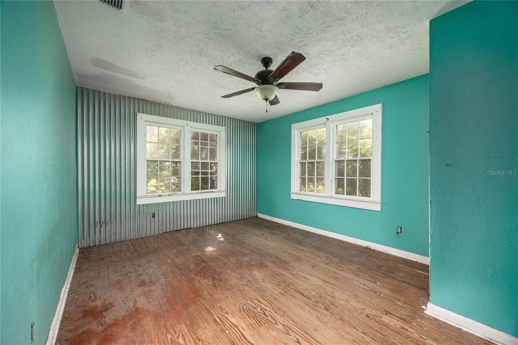 Active With Contract: $199,900 (3 beds, 1 baths, 1519 Square Feet)