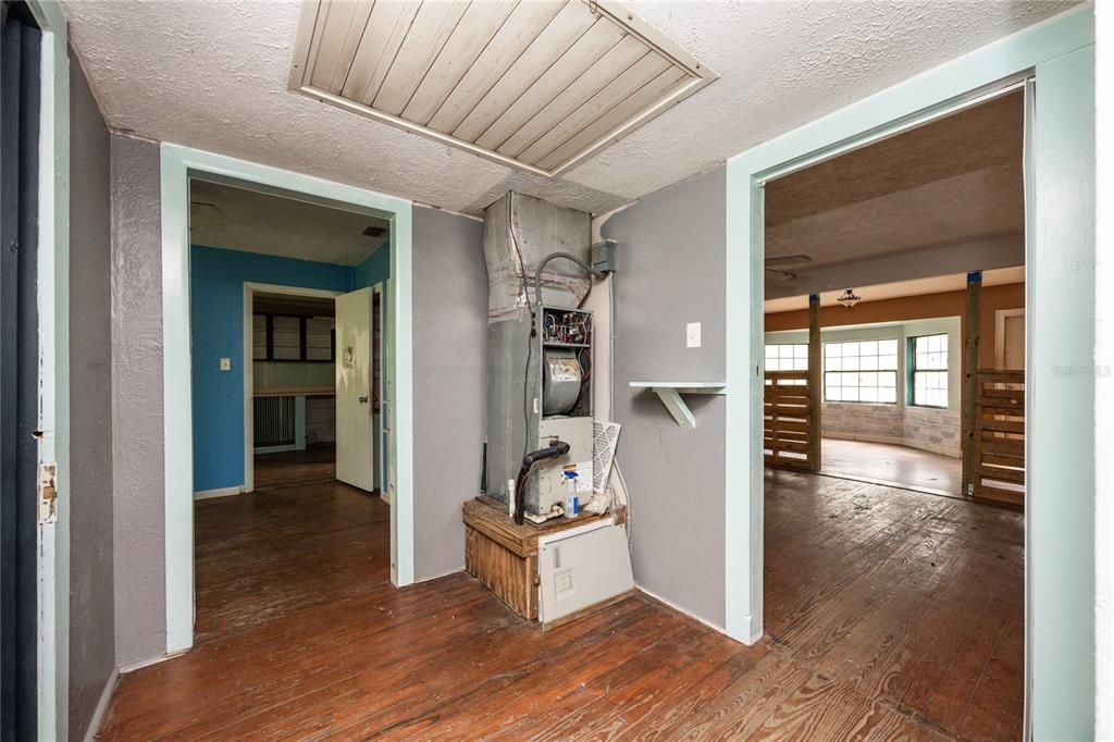 Active With Contract: $199,900 (3 beds, 1 baths, 1519 Square Feet)