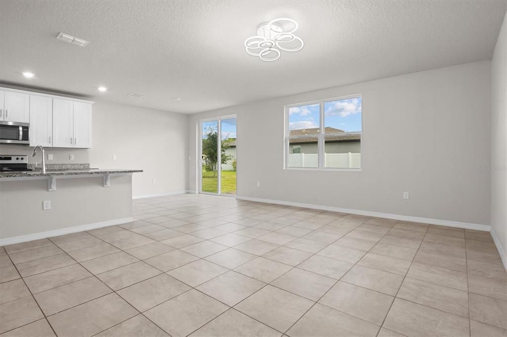 待售: $353,500 (4 贝兹, 3 浴室, 1943 平方英尺)