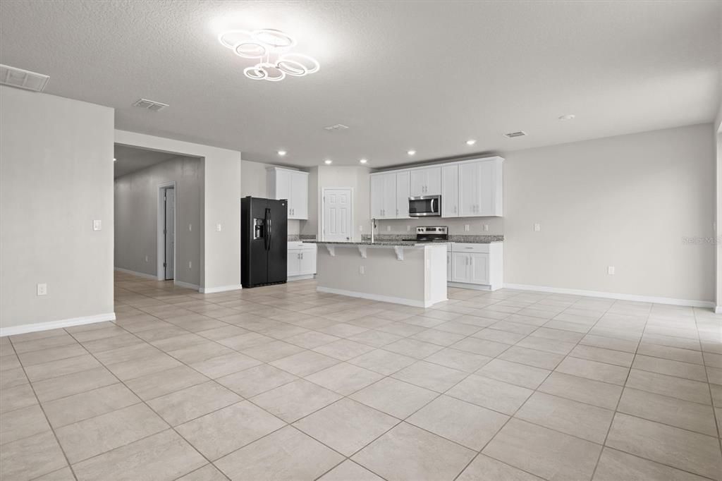 待售: $353,500 (4 贝兹, 3 浴室, 1943 平方英尺)