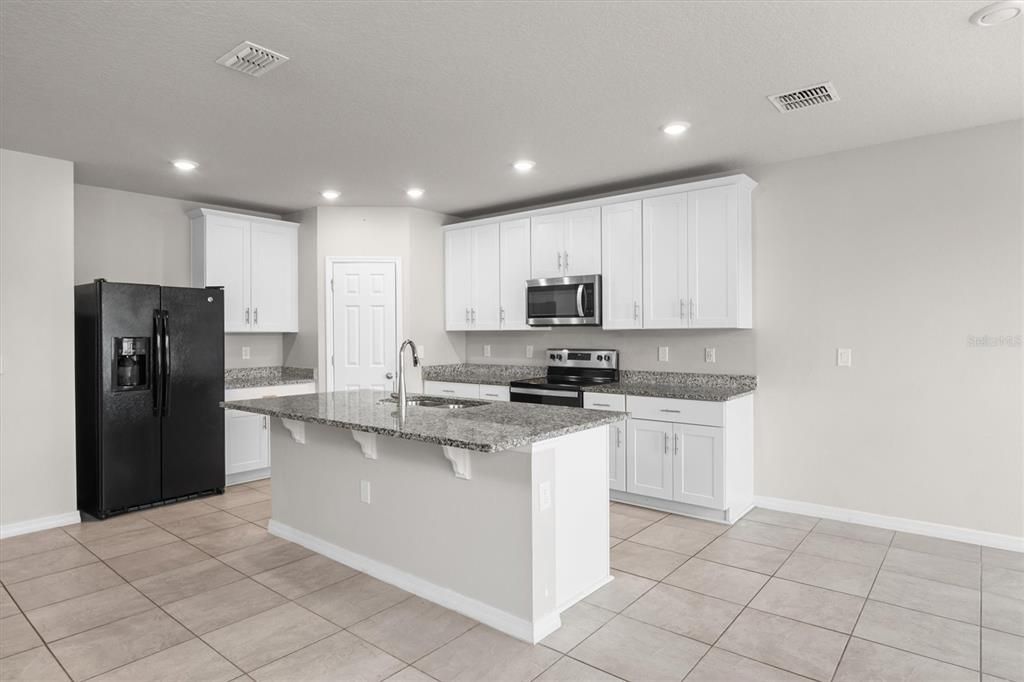 待售: $353,500 (4 贝兹, 3 浴室, 1943 平方英尺)