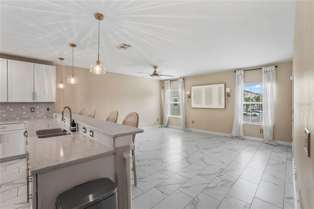 出租: $3,850 (3 贝兹, 3 浴室, 2226 平方英尺)