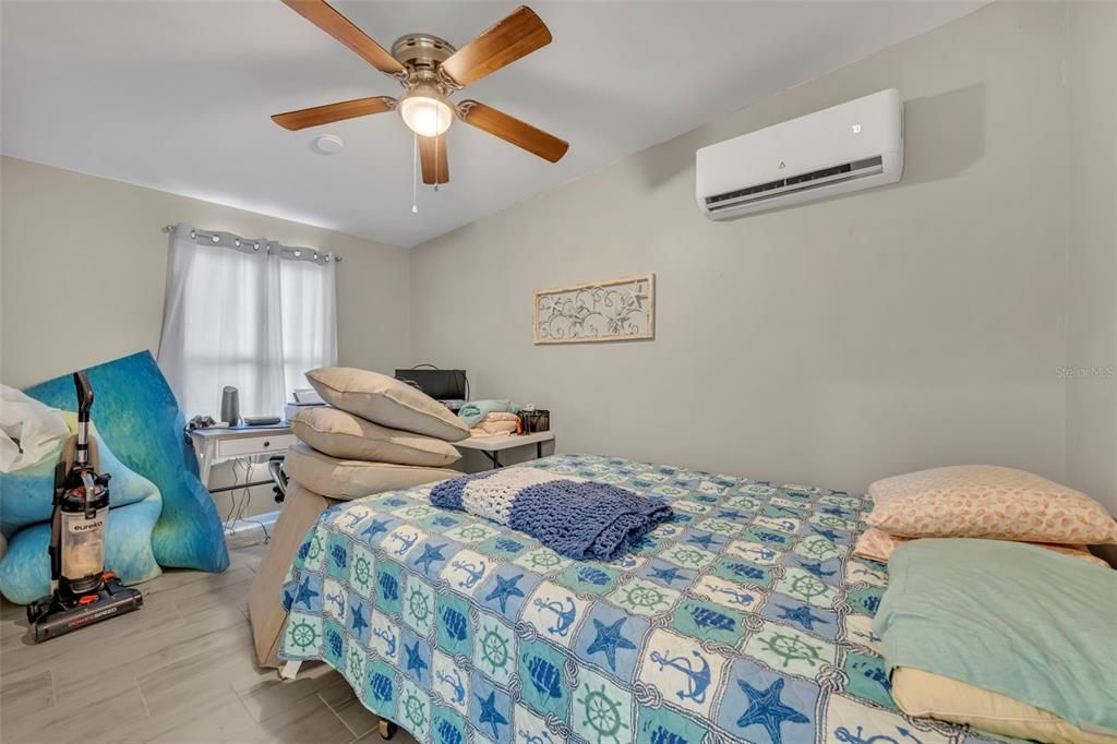 Active With Contract: $255,000 (2 beds, 2 baths, 600 Square Feet)