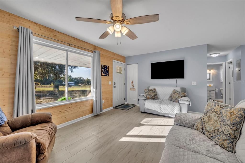 Active With Contract: $255,000 (2 beds, 2 baths, 600 Square Feet)