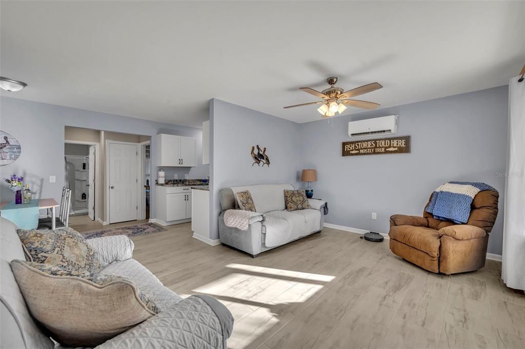 Active With Contract: $255,000 (2 beds, 2 baths, 600 Square Feet)