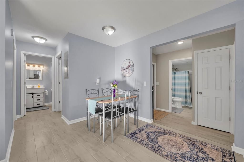 Active With Contract: $255,000 (2 beds, 2 baths, 600 Square Feet)