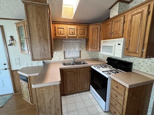 На продажу: $147,000 (2 спален, 1 ванн, 828 Квадратных фут)