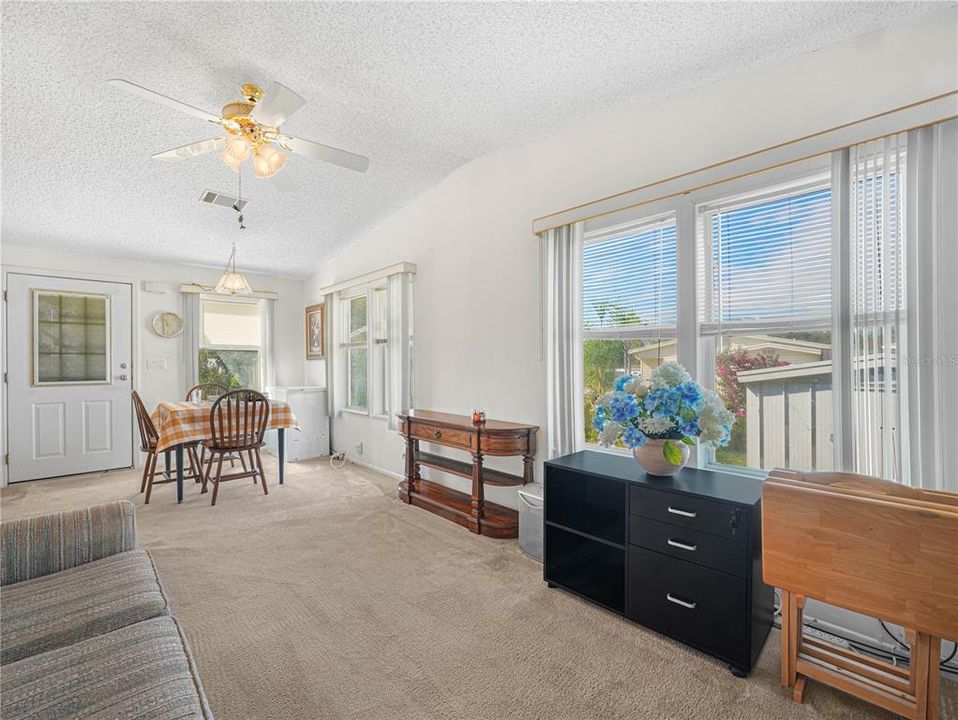 待售: $159,900 (2 贝兹, 2 浴室, 1128 平方英尺)