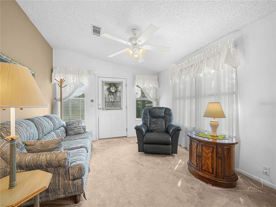 待售: $159,900 (2 贝兹, 2 浴室, 1128 平方英尺)