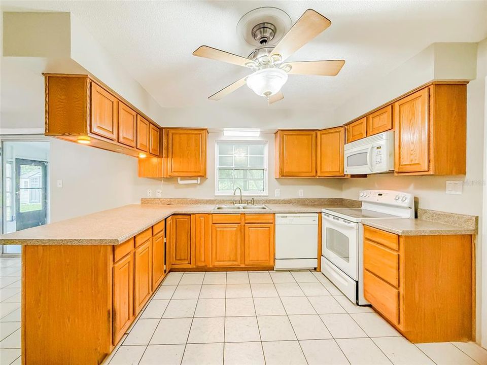 For Sale: $324,900 (4 beds, 2 baths, 1676 Square Feet)