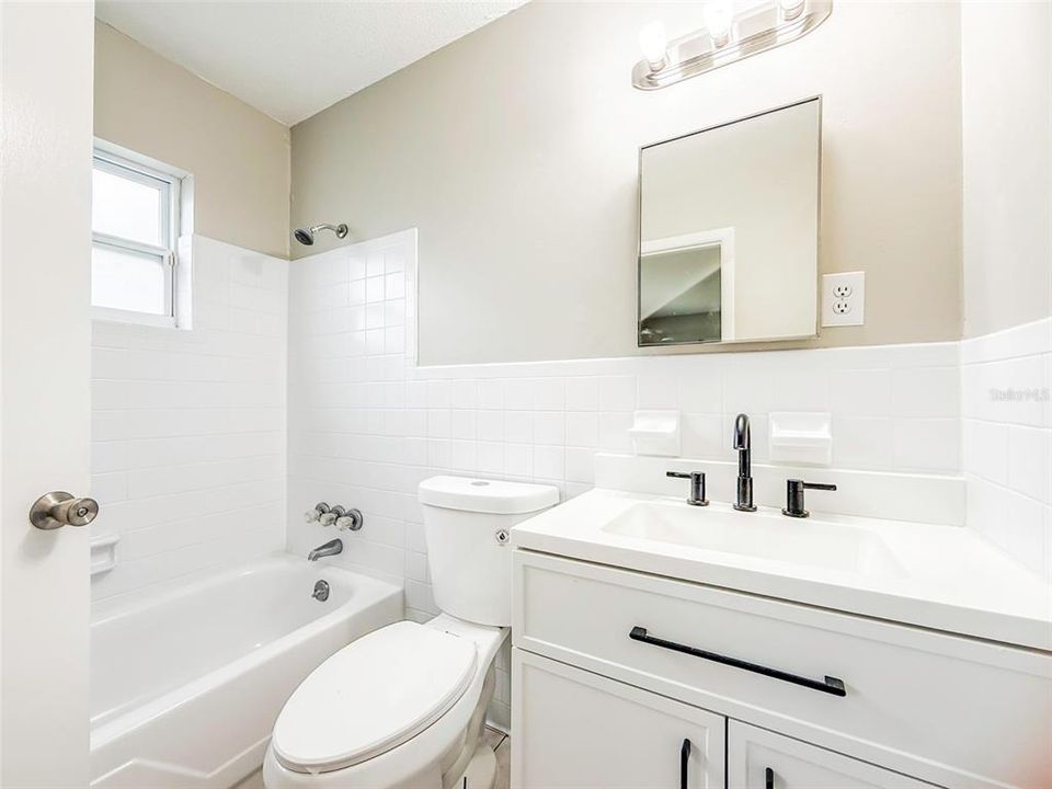 For Sale: $324,900 (4 beds, 2 baths, 1676 Square Feet)