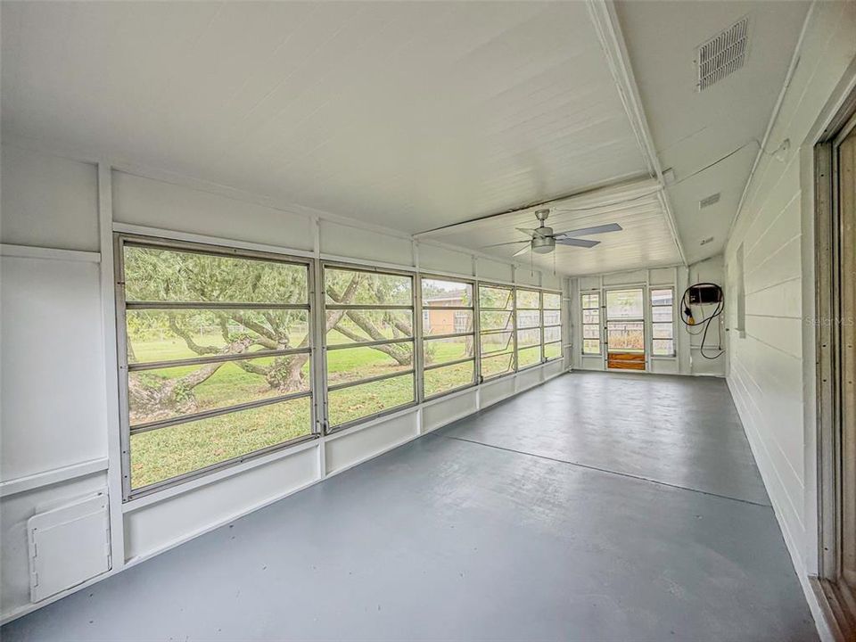 For Sale: $324,900 (4 beds, 2 baths, 1676 Square Feet)