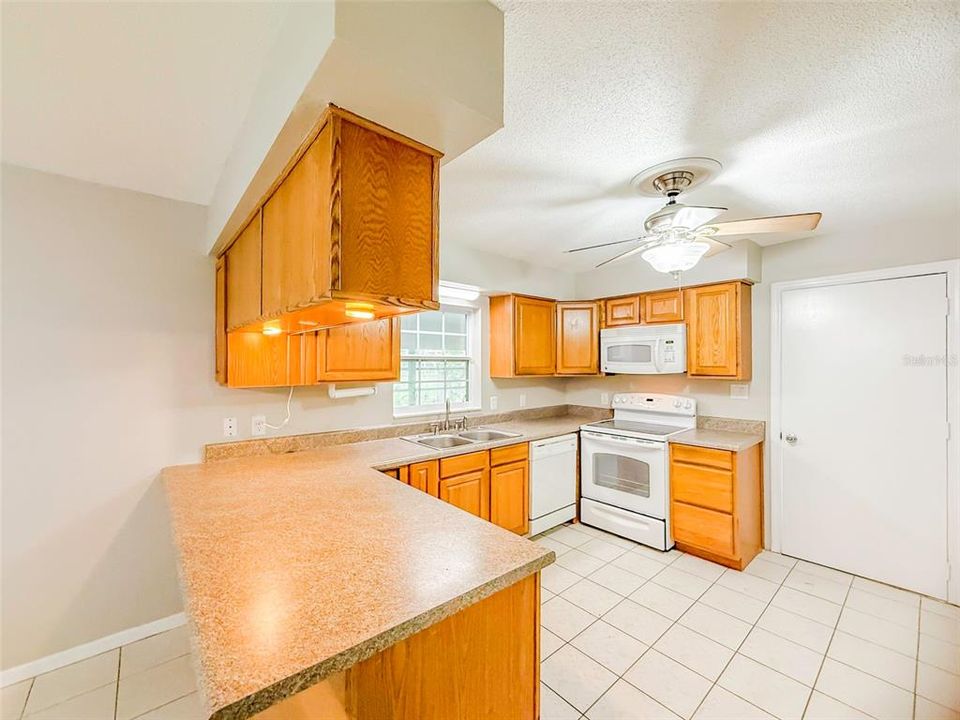 For Sale: $324,900 (4 beds, 2 baths, 1676 Square Feet)