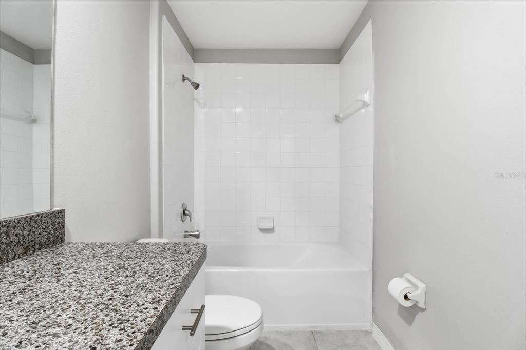 На продажу: $320,900 (4 спален, 2 ванн, 1881 Квадратных фут)