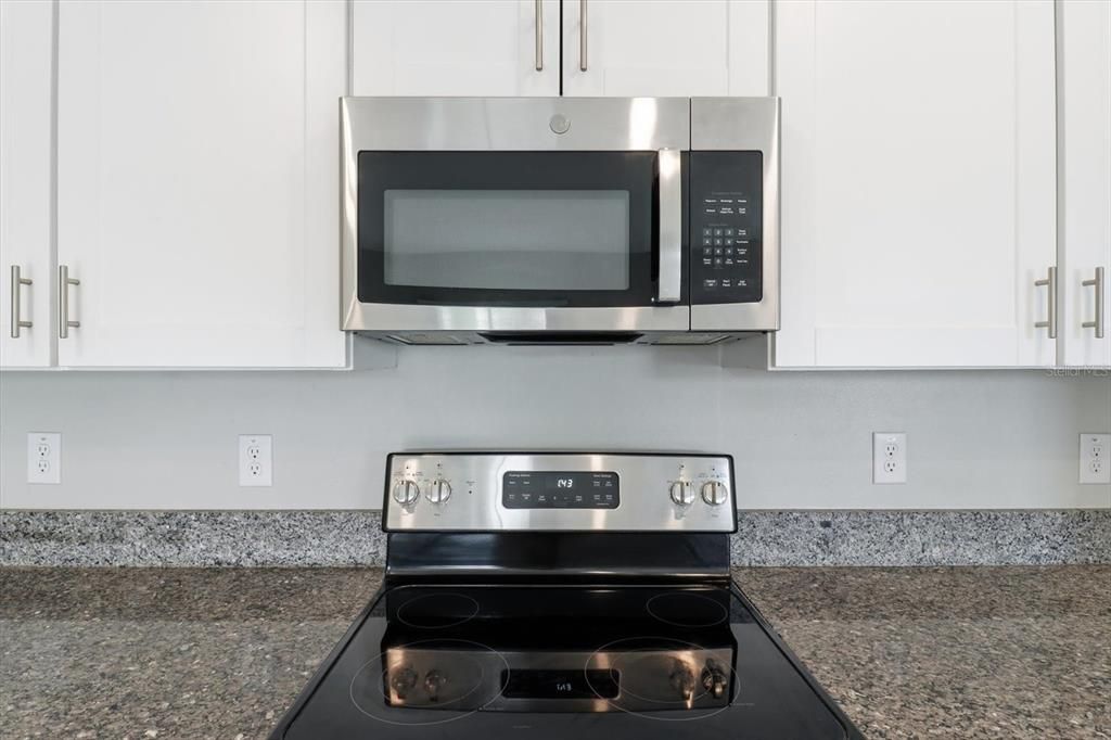 На продажу: $320,900 (4 спален, 2 ванн, 1881 Квадратных фут)