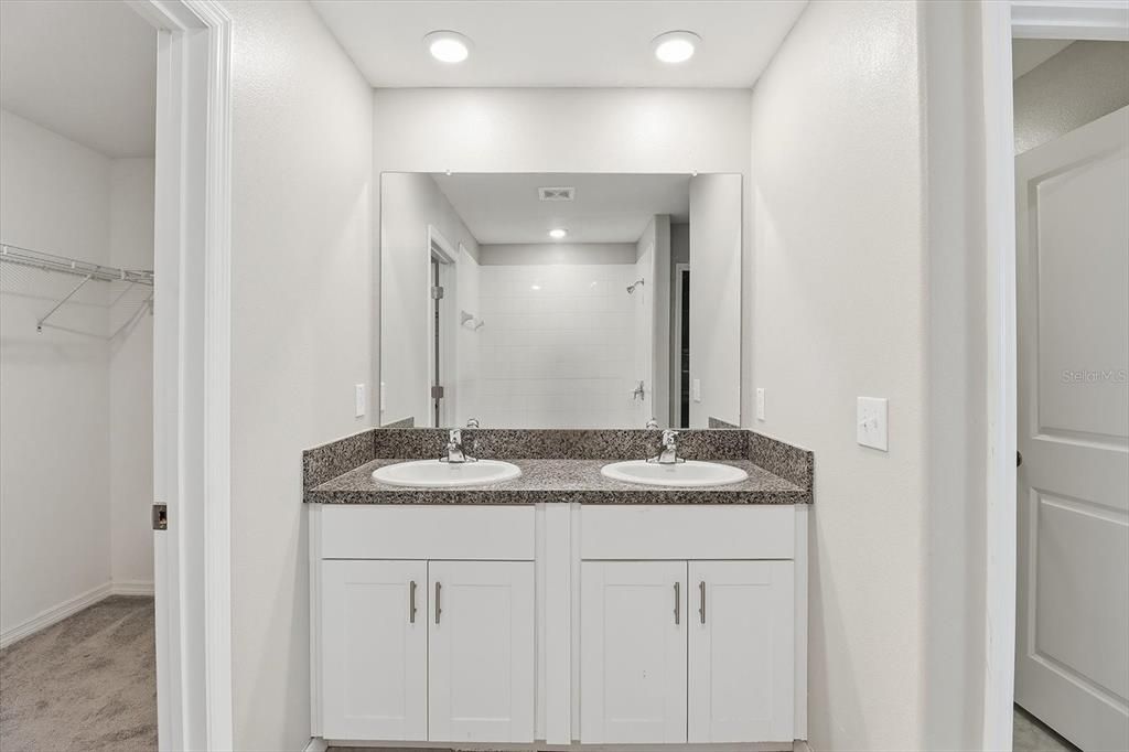 На продажу: $320,900 (4 спален, 2 ванн, 1881 Квадратных фут)