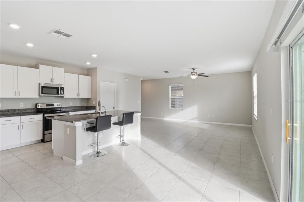 На продажу: $320,900 (4 спален, 2 ванн, 1881 Квадратных фут)