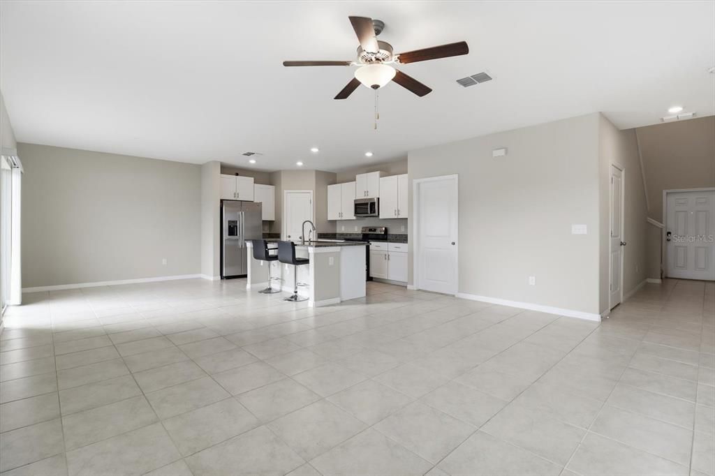 На продажу: $320,900 (4 спален, 2 ванн, 1881 Квадратных фут)