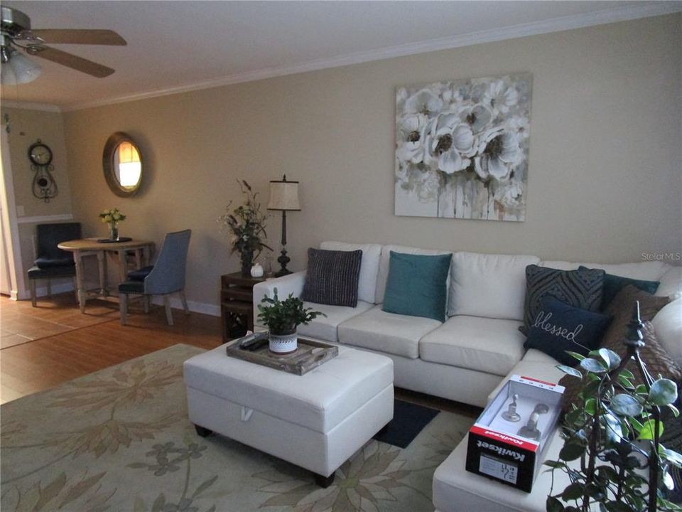 For Sale: $143,000 (2 beds, 2 baths, 870 Square Feet)