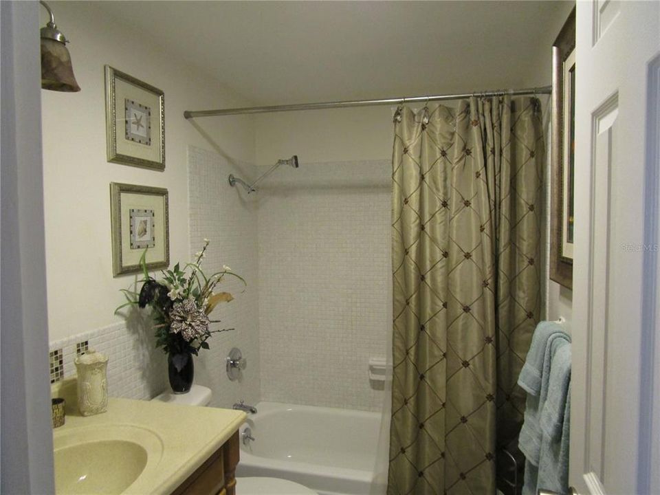 For Sale: $143,000 (2 beds, 2 baths, 870 Square Feet)