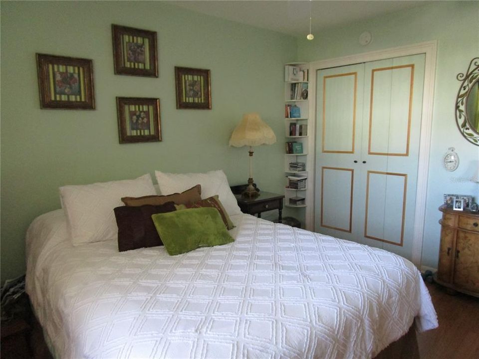 For Sale: $143,000 (2 beds, 2 baths, 870 Square Feet)