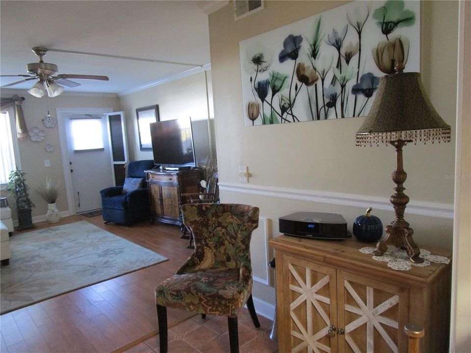 For Sale: $143,000 (2 beds, 2 baths, 870 Square Feet)