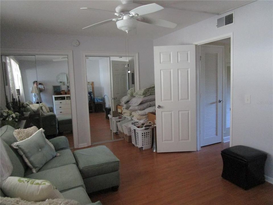 For Sale: $143,000 (2 beds, 2 baths, 870 Square Feet)