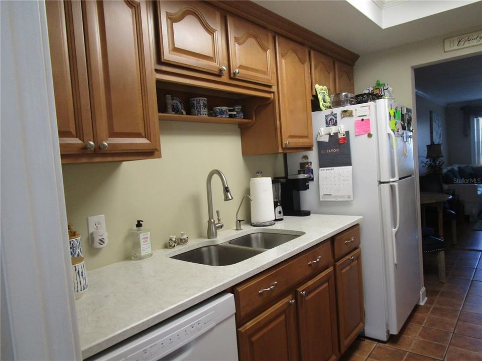 For Sale: $143,000 (2 beds, 2 baths, 870 Square Feet)