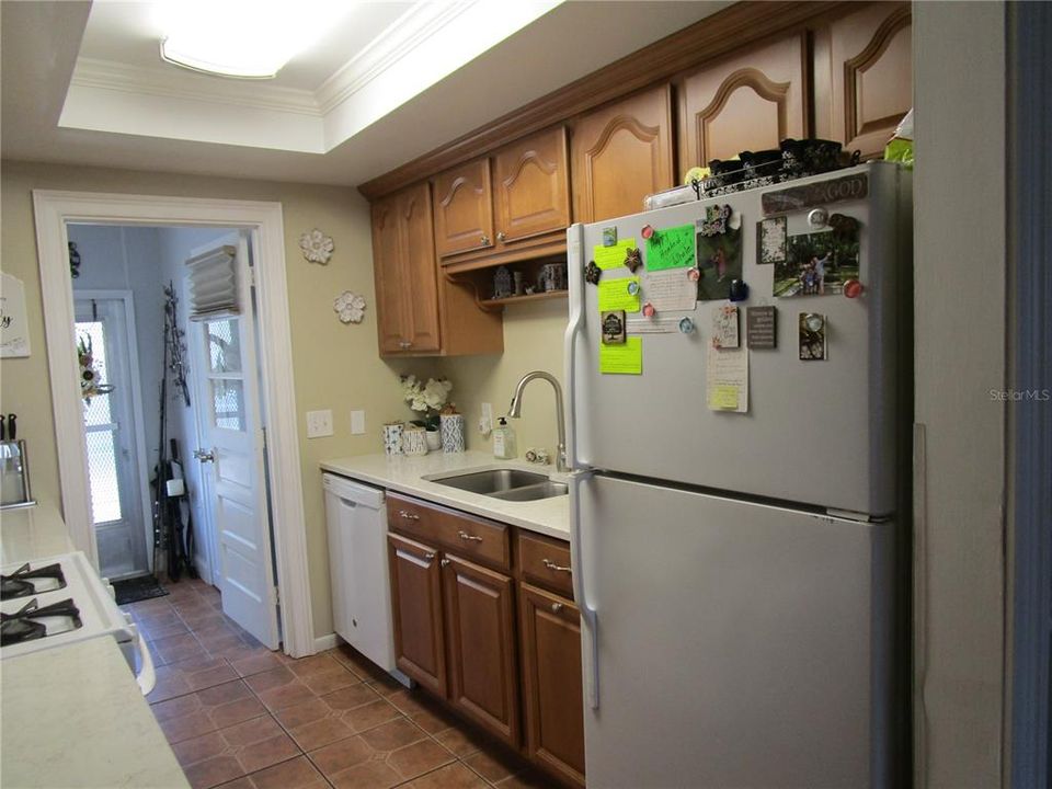 For Sale: $143,000 (2 beds, 2 baths, 870 Square Feet)