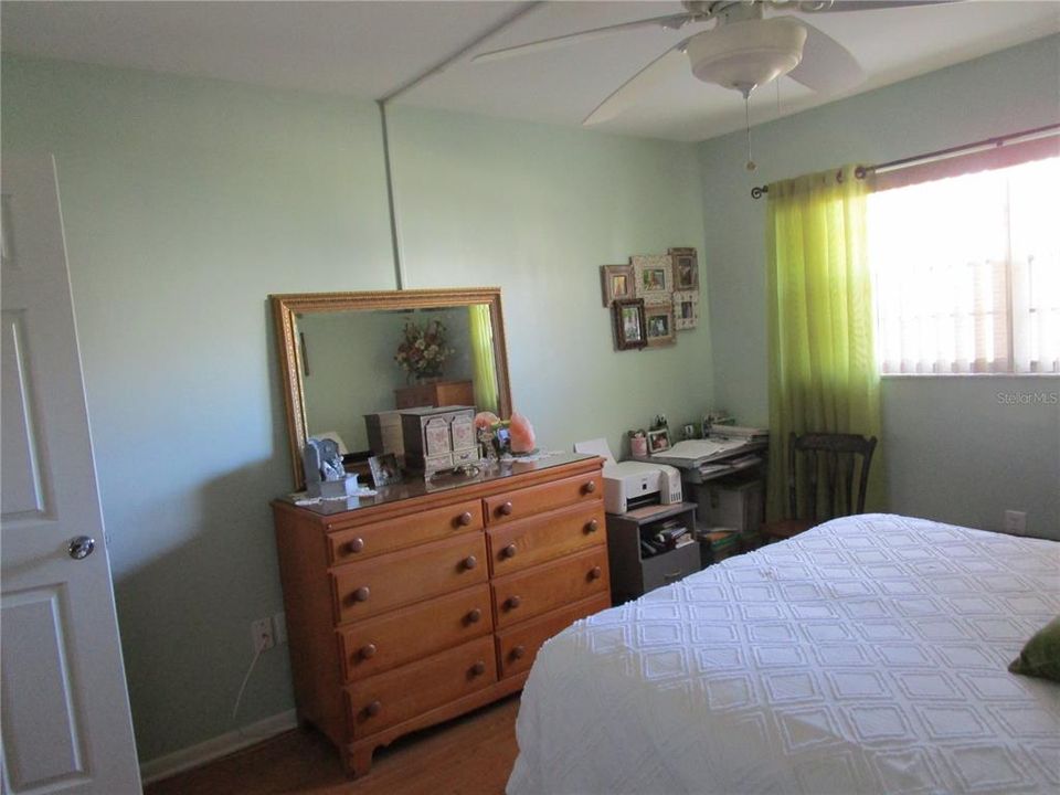 For Sale: $143,000 (2 beds, 2 baths, 870 Square Feet)