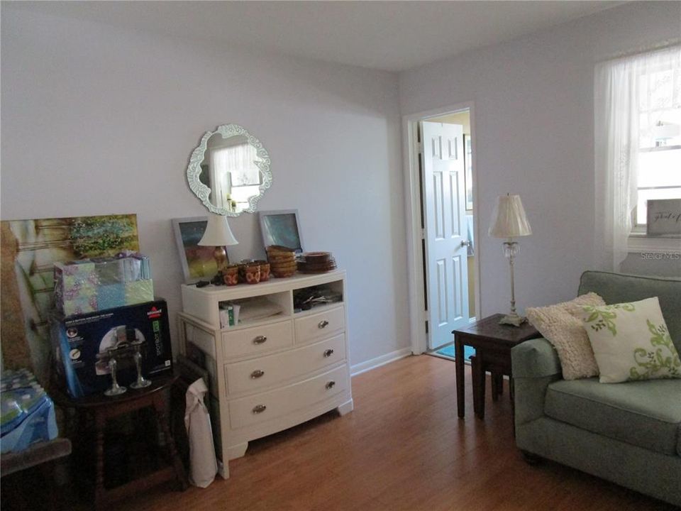 For Sale: $143,000 (2 beds, 2 baths, 870 Square Feet)