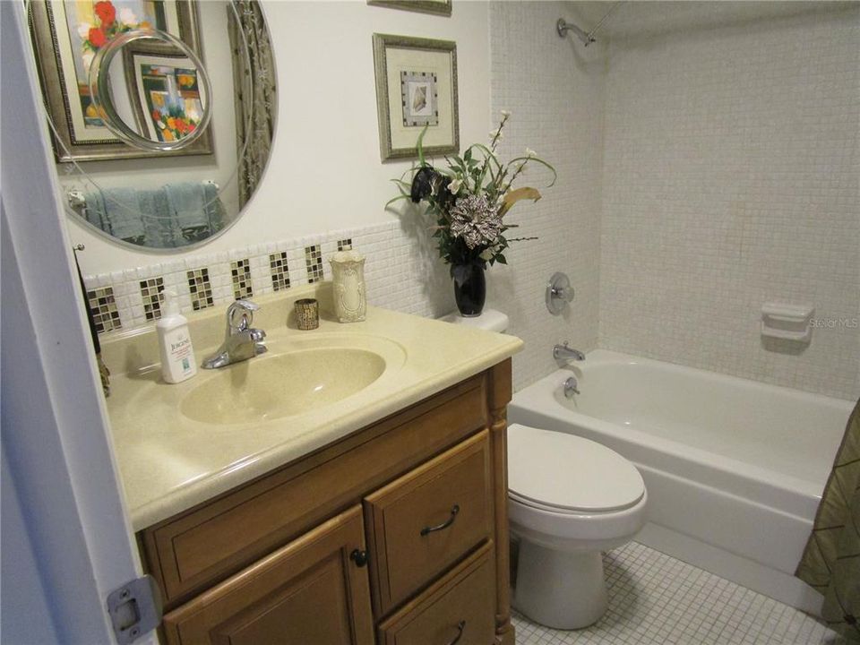 For Sale: $143,000 (2 beds, 2 baths, 870 Square Feet)