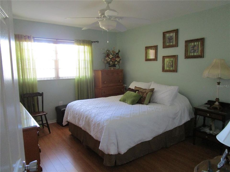 For Sale: $143,000 (2 beds, 2 baths, 870 Square Feet)