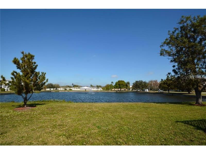 For Sale: $143,000 (2 beds, 2 baths, 870 Square Feet)