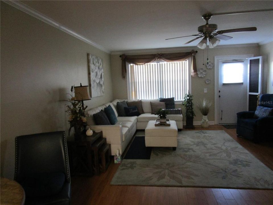 For Sale: $143,000 (2 beds, 2 baths, 870 Square Feet)