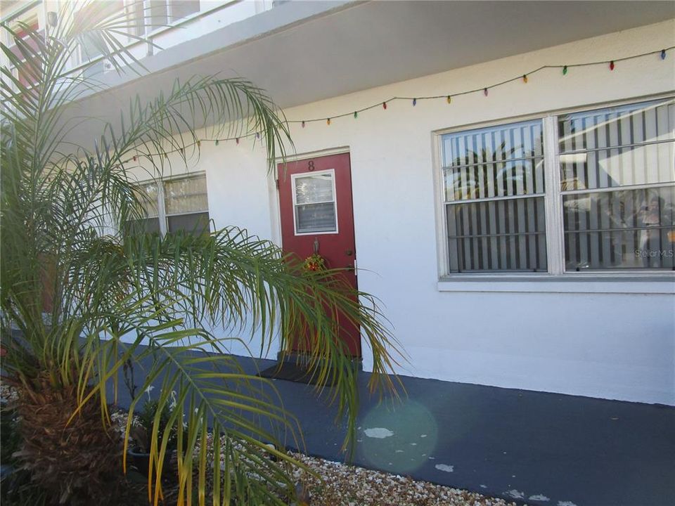 For Sale: $143,000 (2 beds, 2 baths, 870 Square Feet)