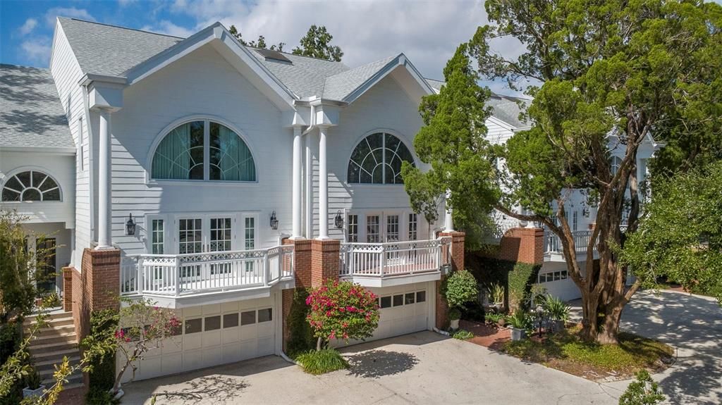 Activo con contrato: $715,000 (3 camas, 3 baños, 2354 Pies cuadrados)