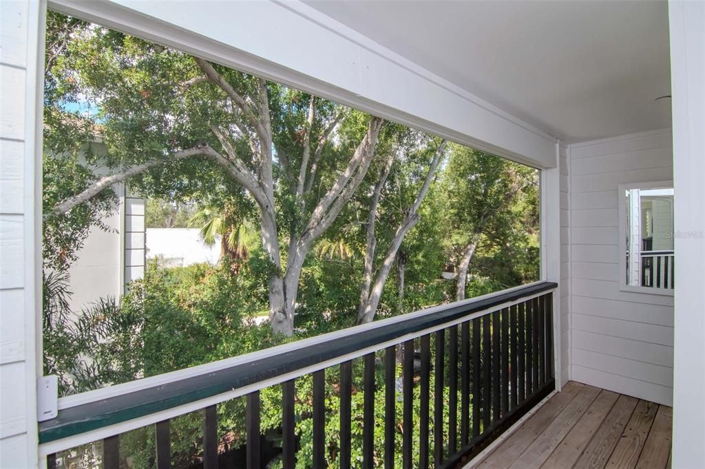 Activo con contrato: $715,000 (3 camas, 3 baños, 2354 Pies cuadrados)