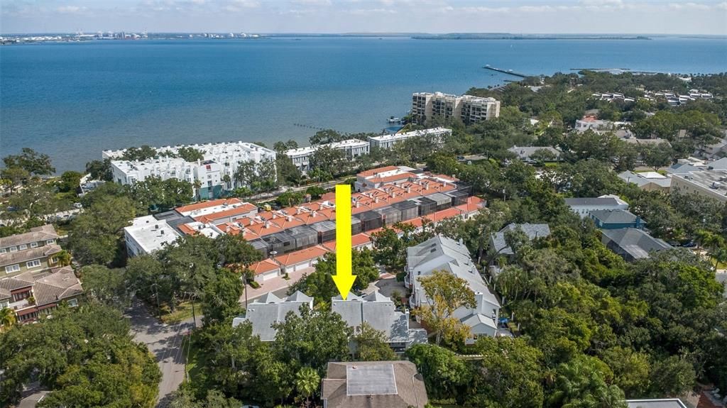 Activo con contrato: $715,000 (3 camas, 3 baños, 2354 Pies cuadrados)