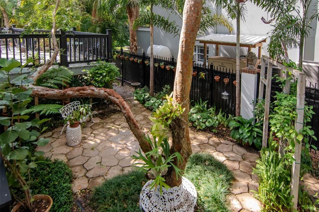 Activo con contrato: $715,000 (3 camas, 3 baños, 2354 Pies cuadrados)