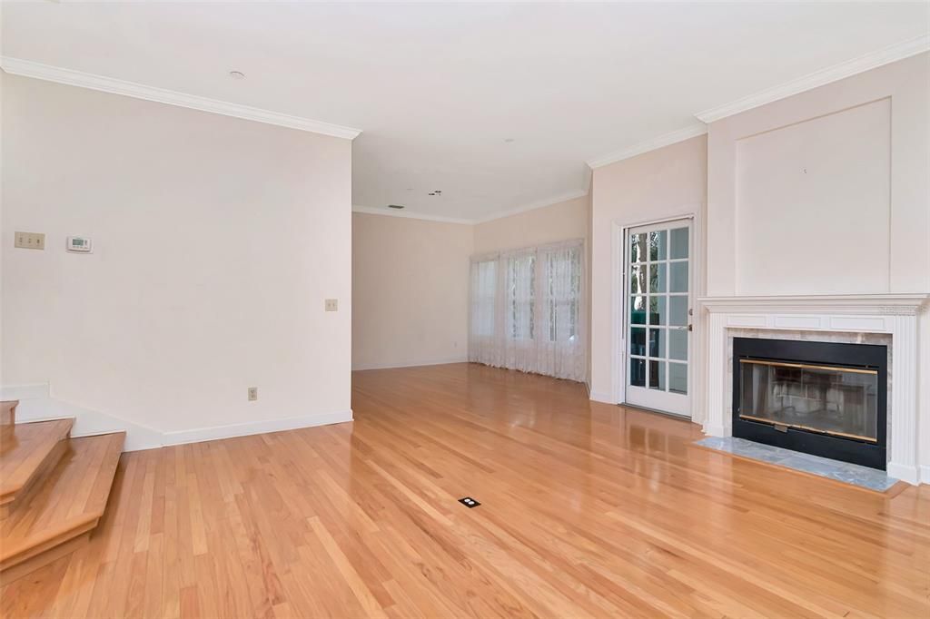 Activo con contrato: $715,000 (3 camas, 3 baños, 2354 Pies cuadrados)