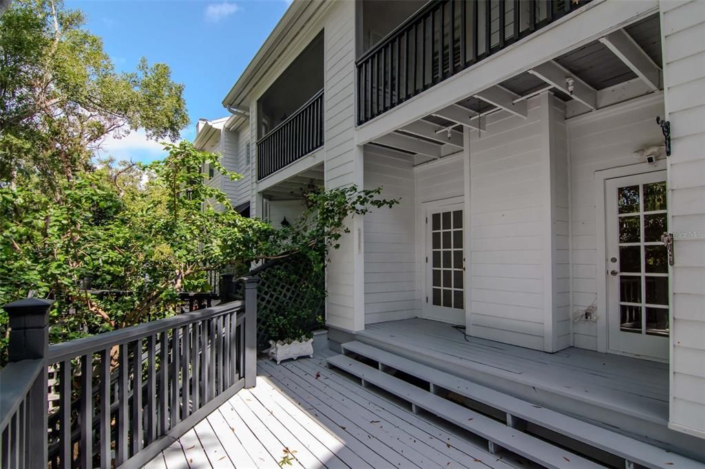 Activo con contrato: $715,000 (3 camas, 3 baños, 2354 Pies cuadrados)