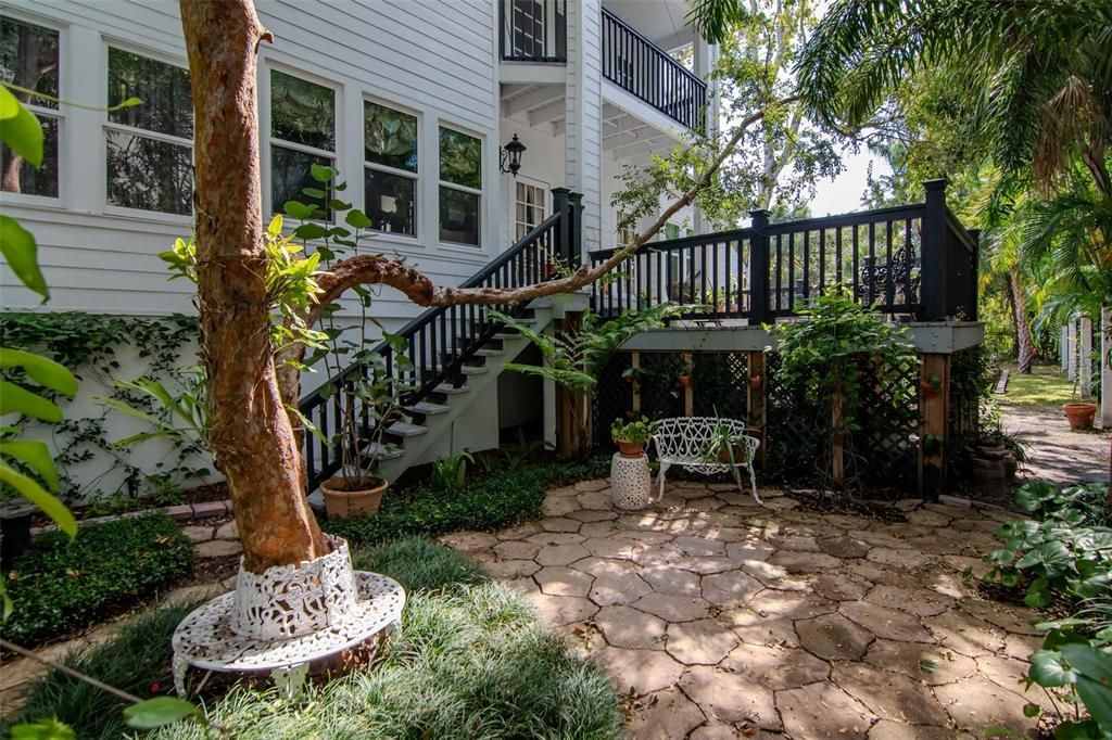 Activo con contrato: $715,000 (3 camas, 3 baños, 2354 Pies cuadrados)