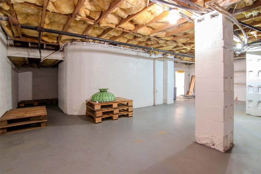 Activo con contrato: $715,000 (3 camas, 3 baños, 2354 Pies cuadrados)