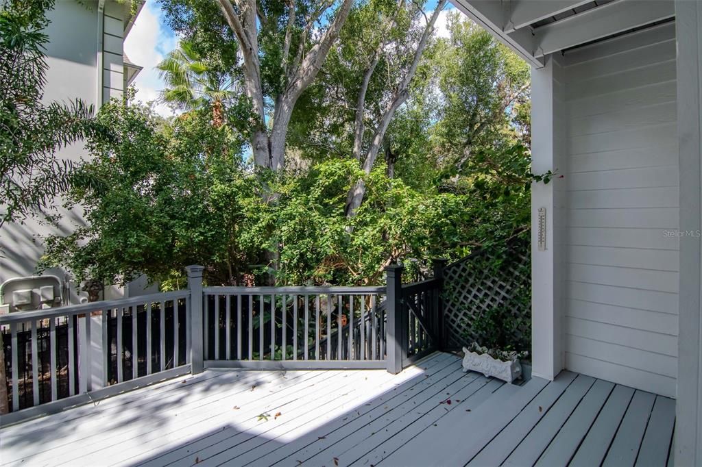 Activo con contrato: $715,000 (3 camas, 3 baños, 2354 Pies cuadrados)