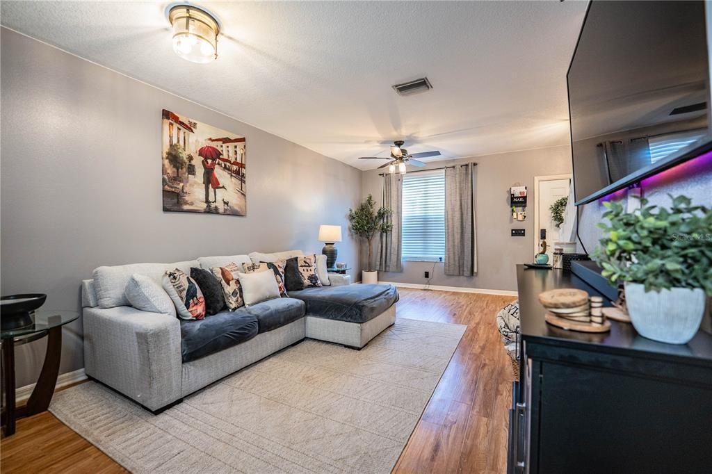 Под контрактом: $217,500 (2 спален, 2 ванн, 1360 Квадратных фут)