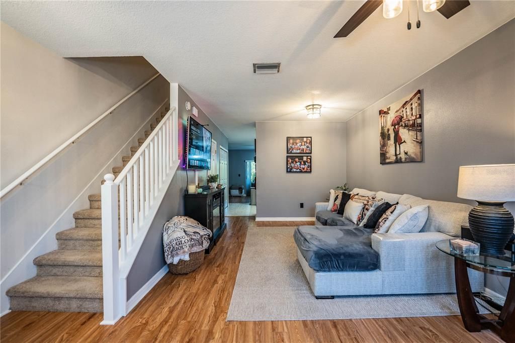 Под контрактом: $217,500 (2 спален, 2 ванн, 1360 Квадратных фут)