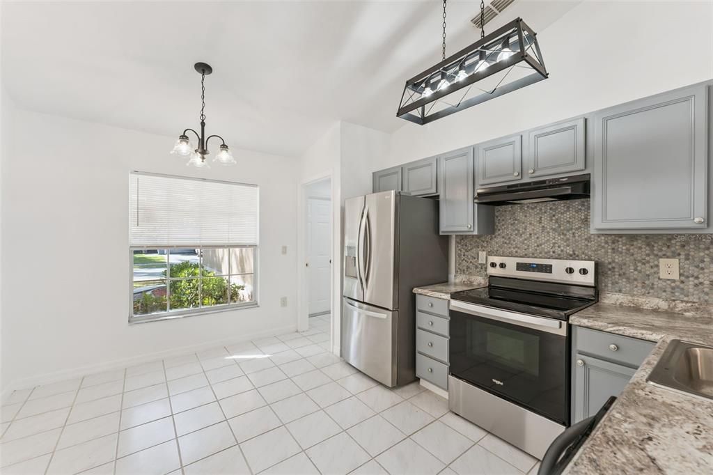 Activo con contrato: $334,900 (3 camas, 2 baños, 1614 Pies cuadrados)