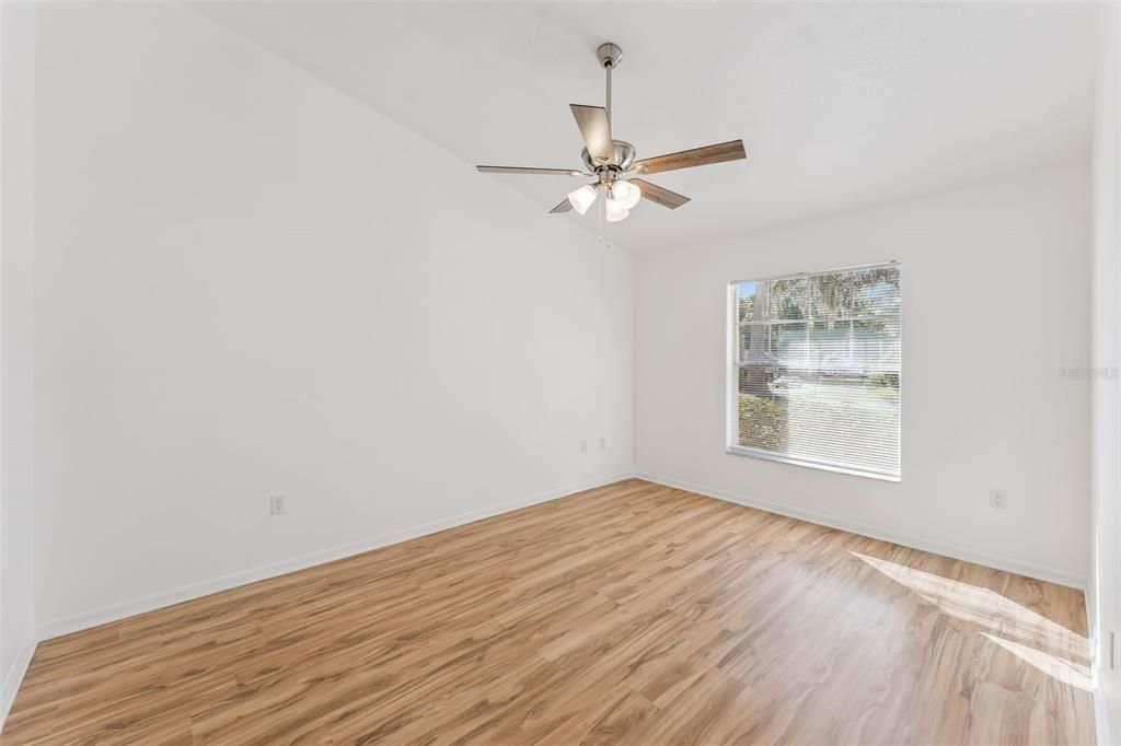 Activo con contrato: $334,900 (3 camas, 2 baños, 1614 Pies cuadrados)